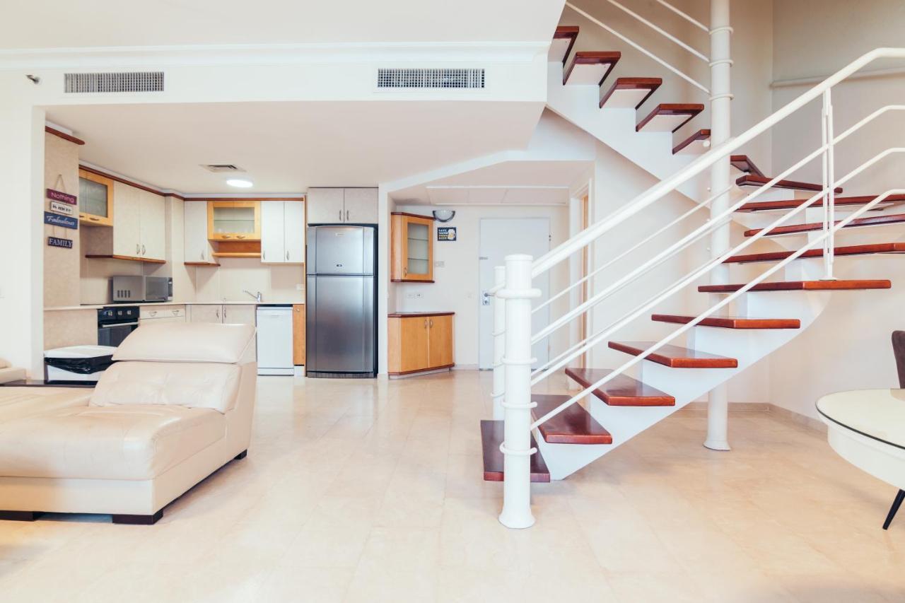 Almog Beach Apt Hotel מלון דירות אלמוג ביץ' Haifa Exterior foto