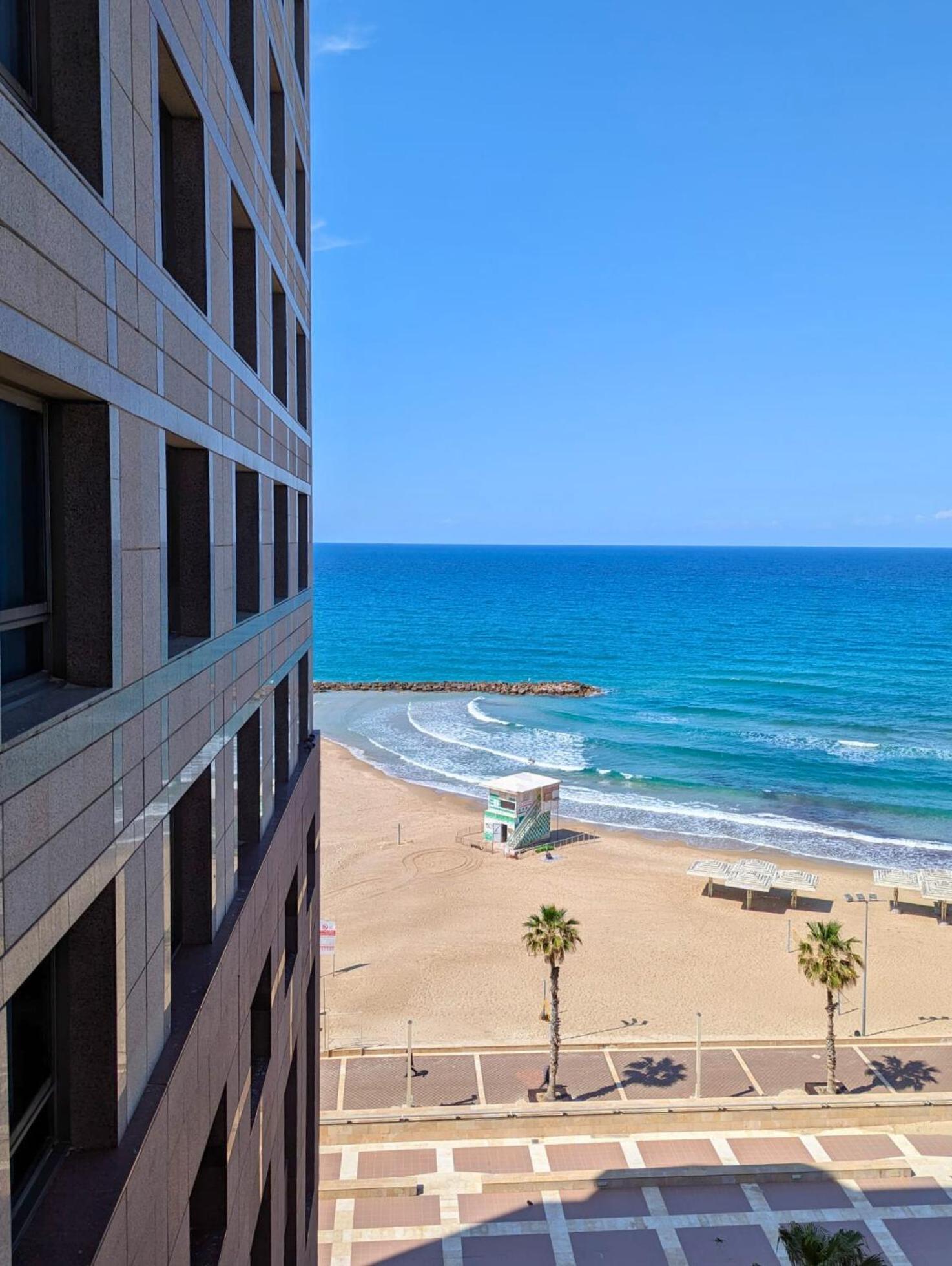 Almog Beach Apt Hotel מלון דירות אלמוג ביץ' Haifa Exterior foto